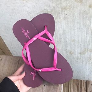 American Eagle flip flops